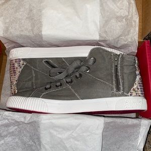 BNIB blowfish high top sneakers size 5Y